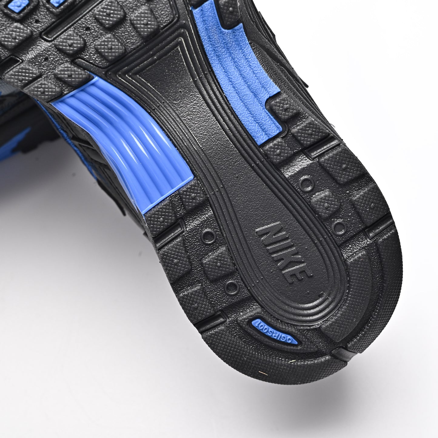 Nike P-600