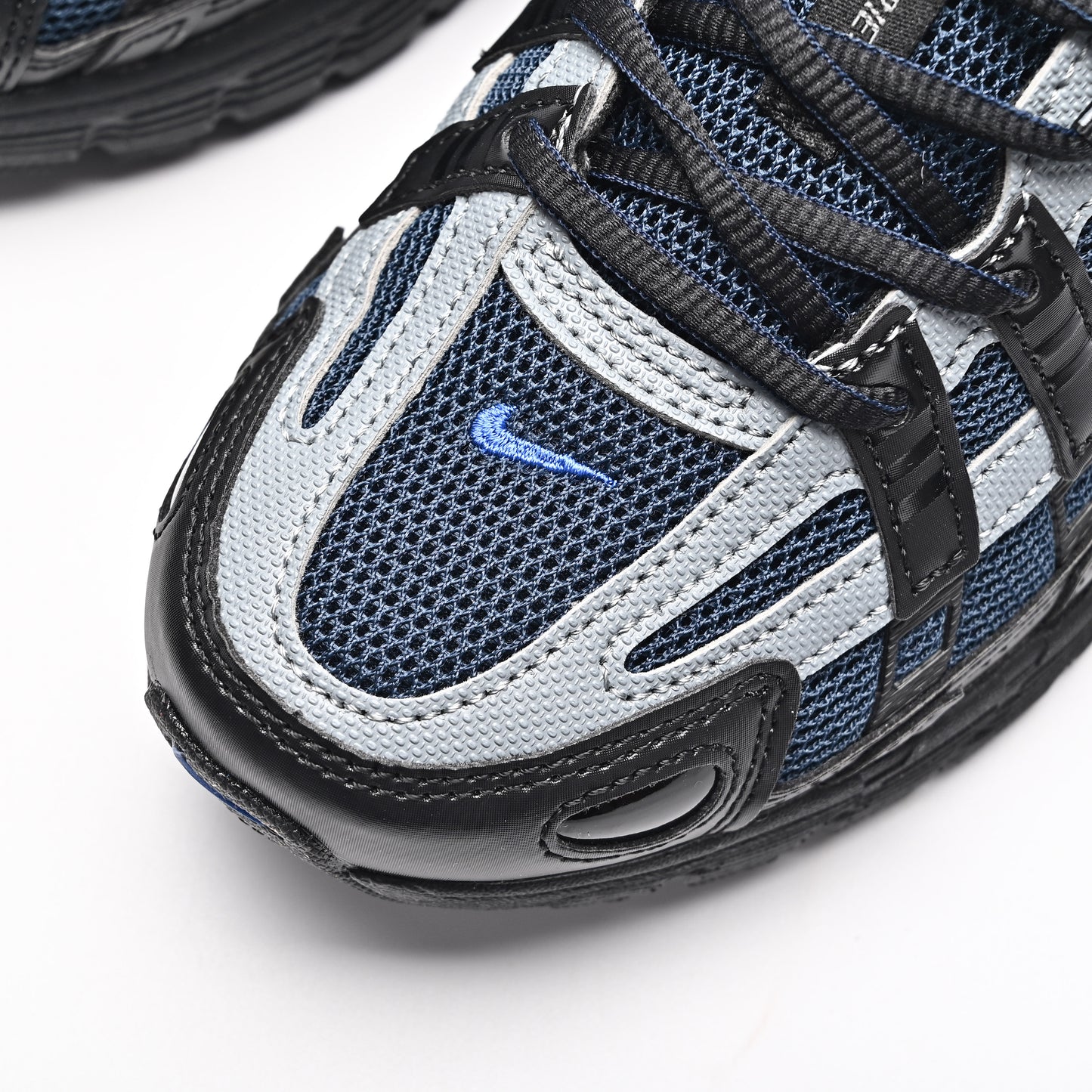 Nike P-600
